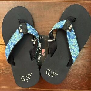 Vineyard Vines Blue Patterned Flip Flops